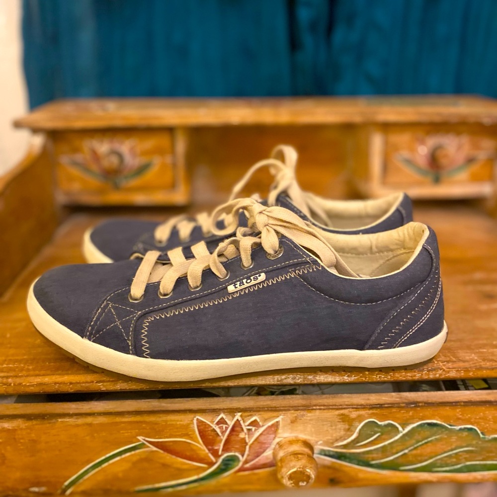 Taos Sneakers